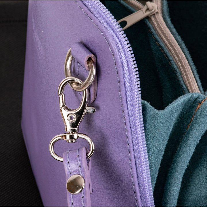 the clip on the shoulder strao of a womens lilac italian leather small shoulder crossbody bag